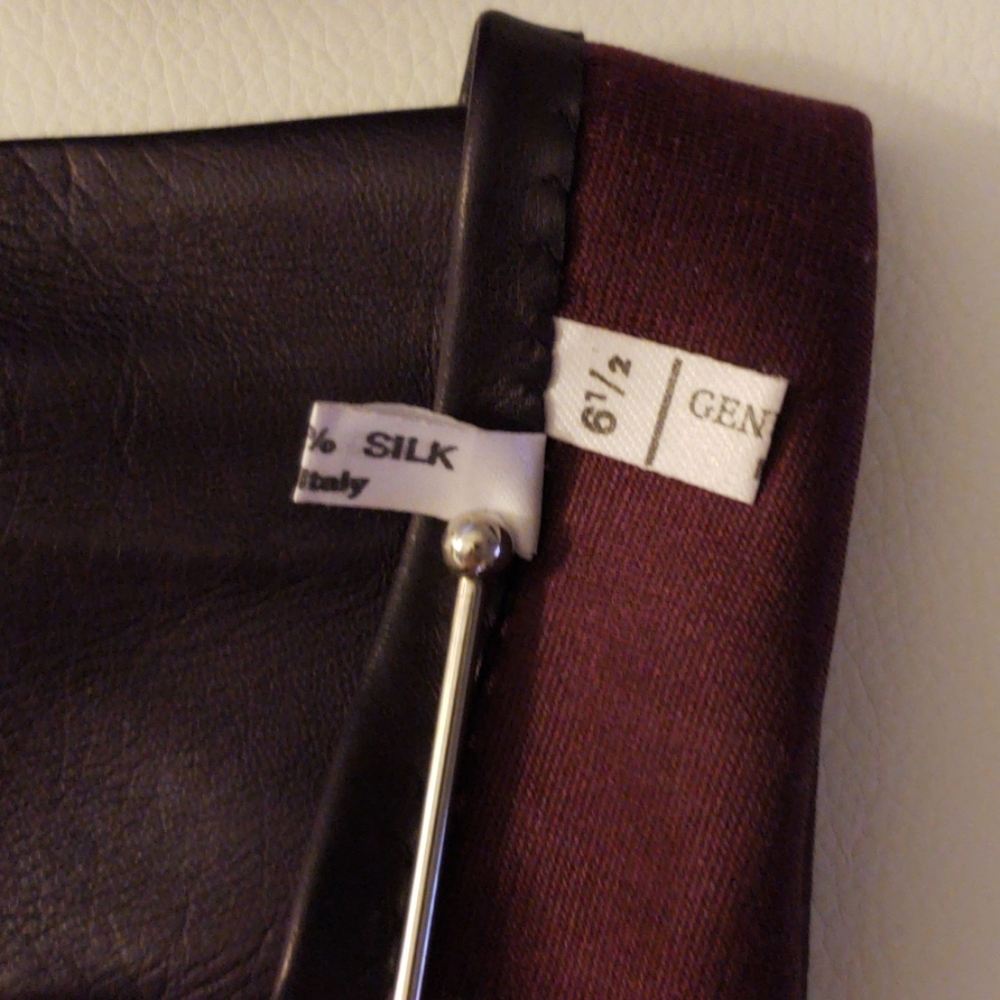 Gloves - Picture 6 of 6